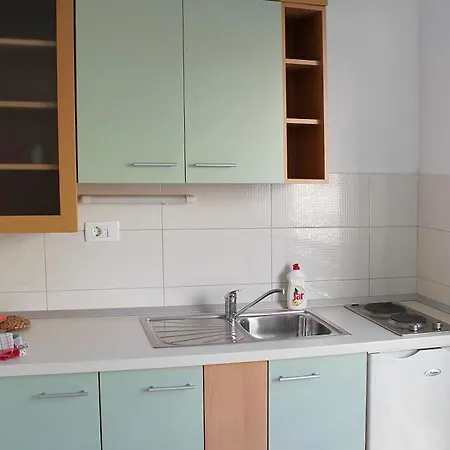 Studio 6827j